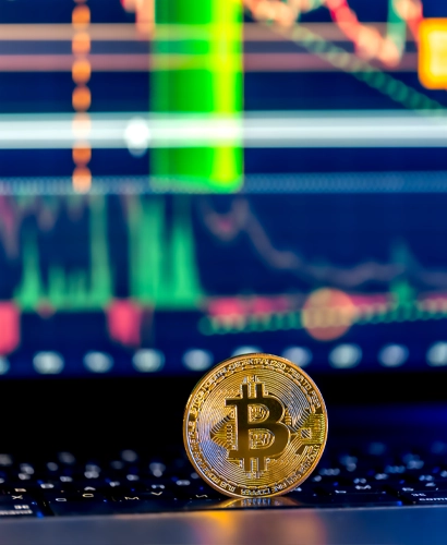 Il team di SmartBit Boost durante l'analisi di mercato